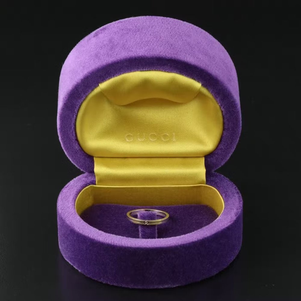 $2950 / NEW / Gucci 18K Gold Band / Size 8 US
